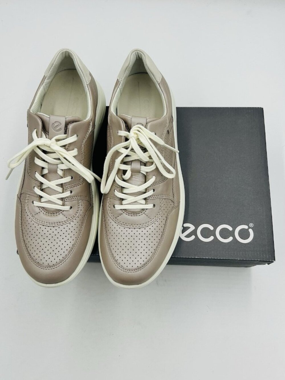 Ecco Womens 9.5 Soft Runner Grey Rose Metallic/Shadow White Sneakers New in Box